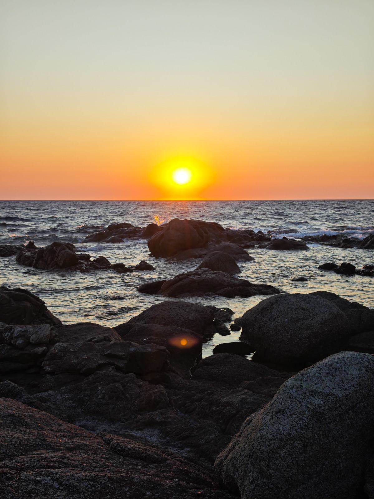 Coucher de soleil sur les rochers